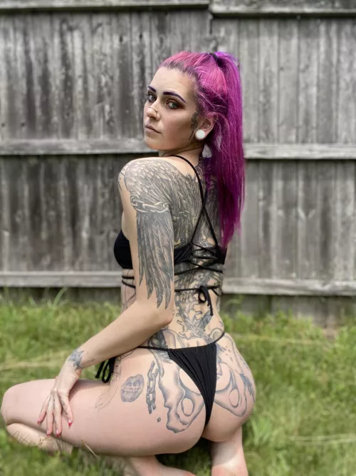 Bright hair and tattoos by spider_legs666