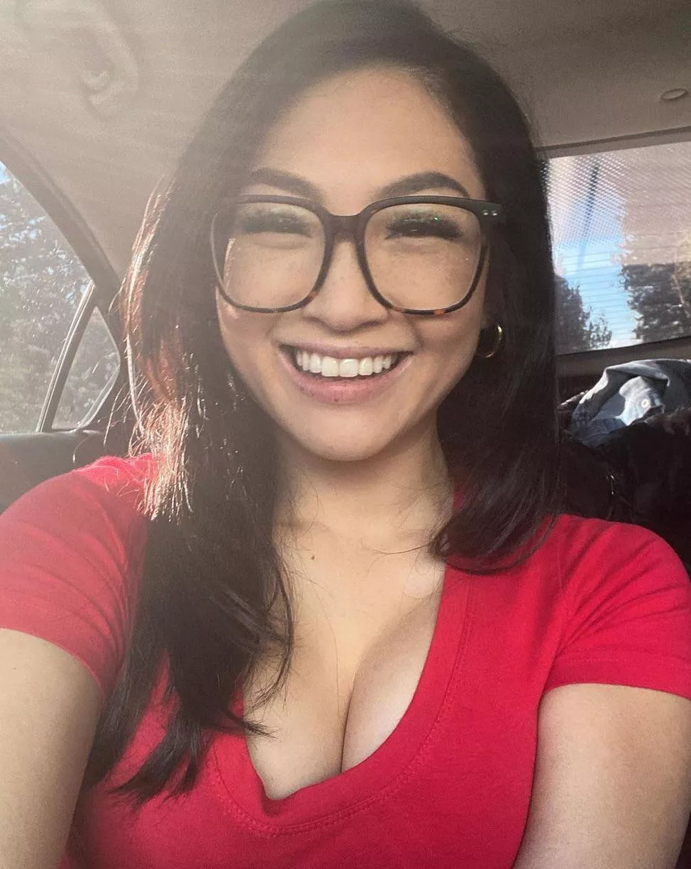 Bright smile posted by likesasiangirls