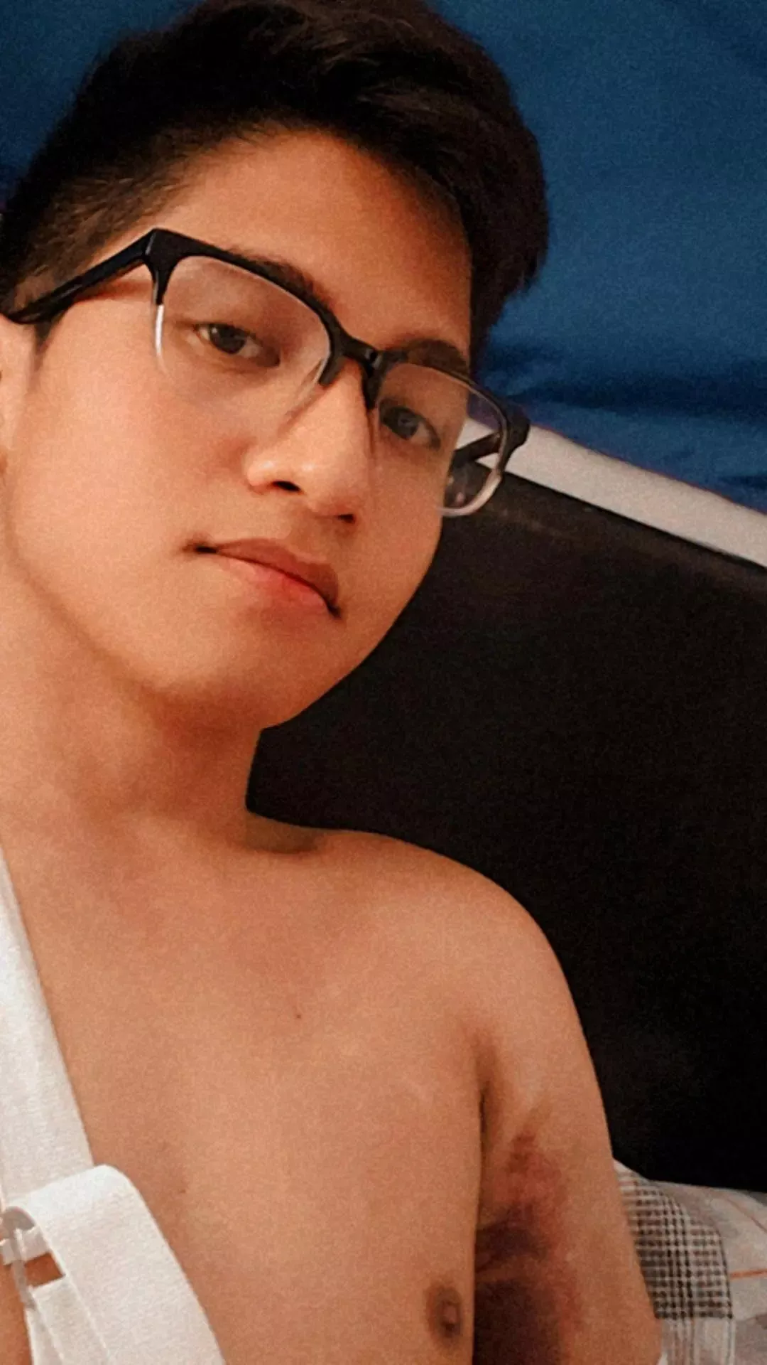 Broke my shoulder but I still can game if I'm careful😆 posted by j00sr