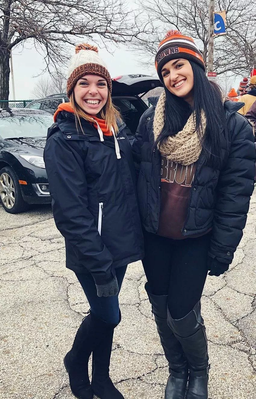 Brown fans all wrapped up posted by Chaturbater1