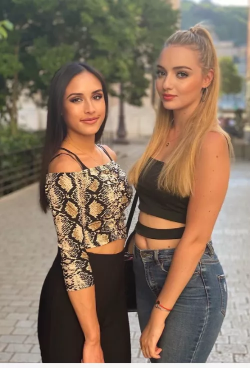 Brunette or blonde by Chaturbater1