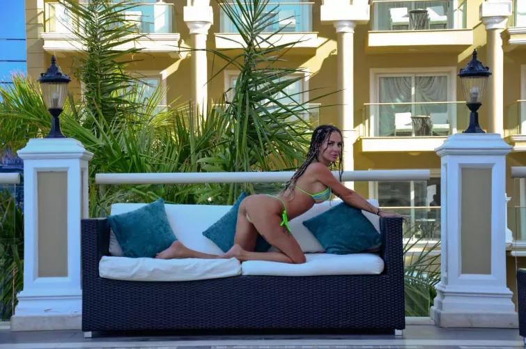 Brunette, tattoos, piercings, and horny! I do custom content on my Free Onlyfans! by sexi_didi