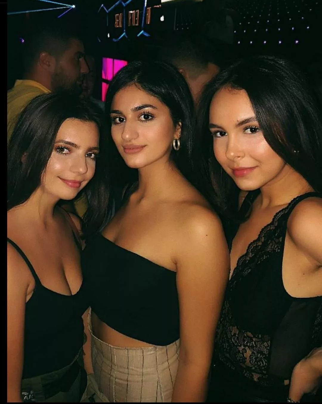 brunettes posted by Flat-Pressure-3208