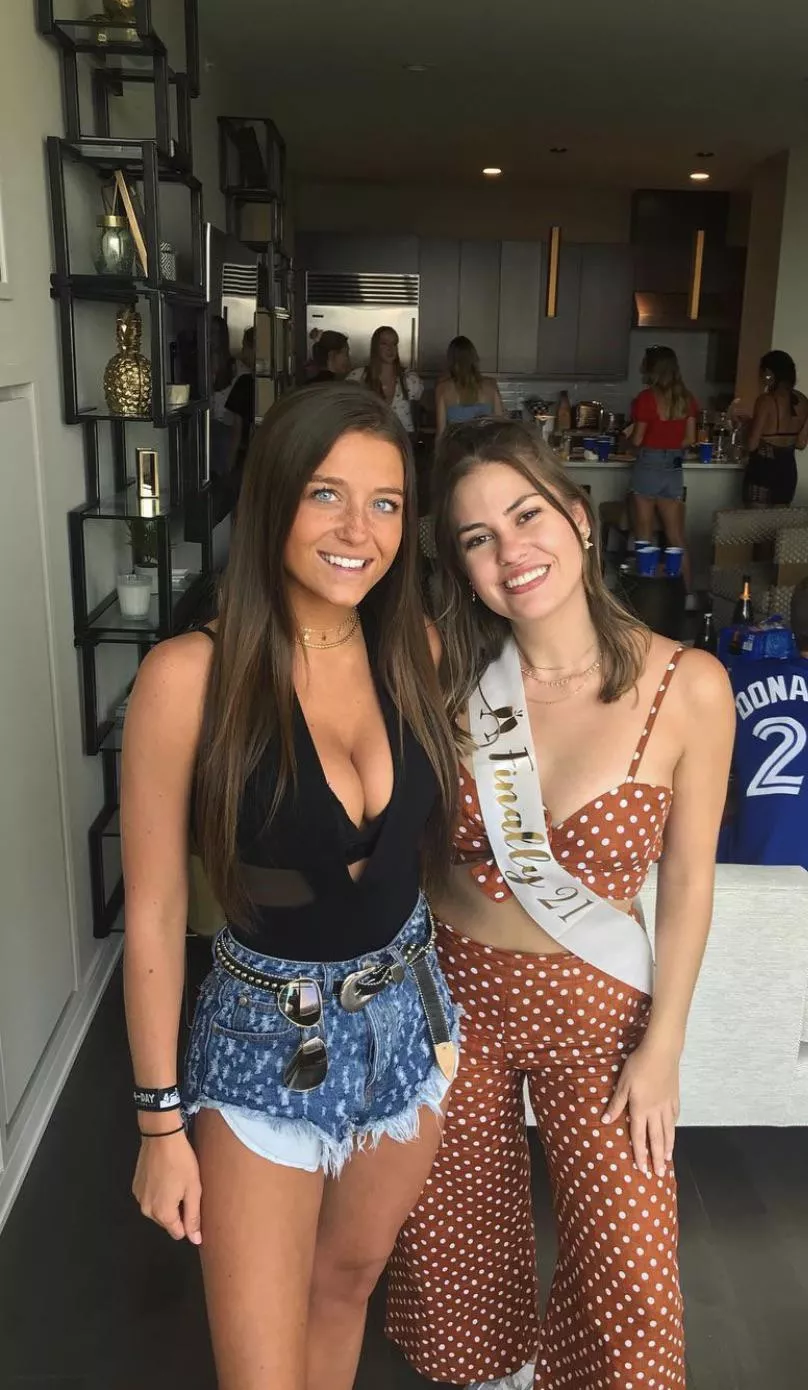 Brunettes posted by Background_River1201