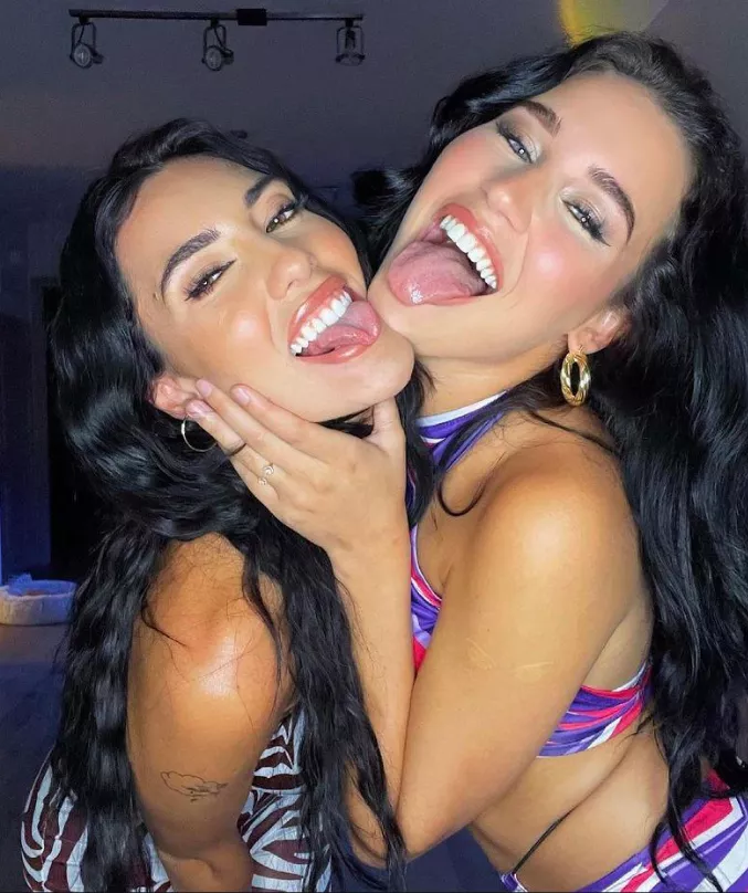 Brunettes posted by Chaturbater1