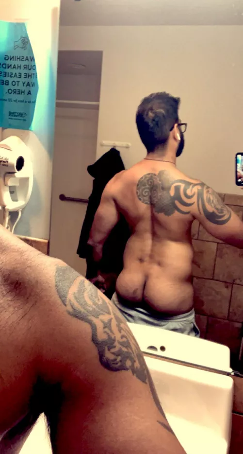 Bubble butt here😁🍑 by Big-Indian-c0ck