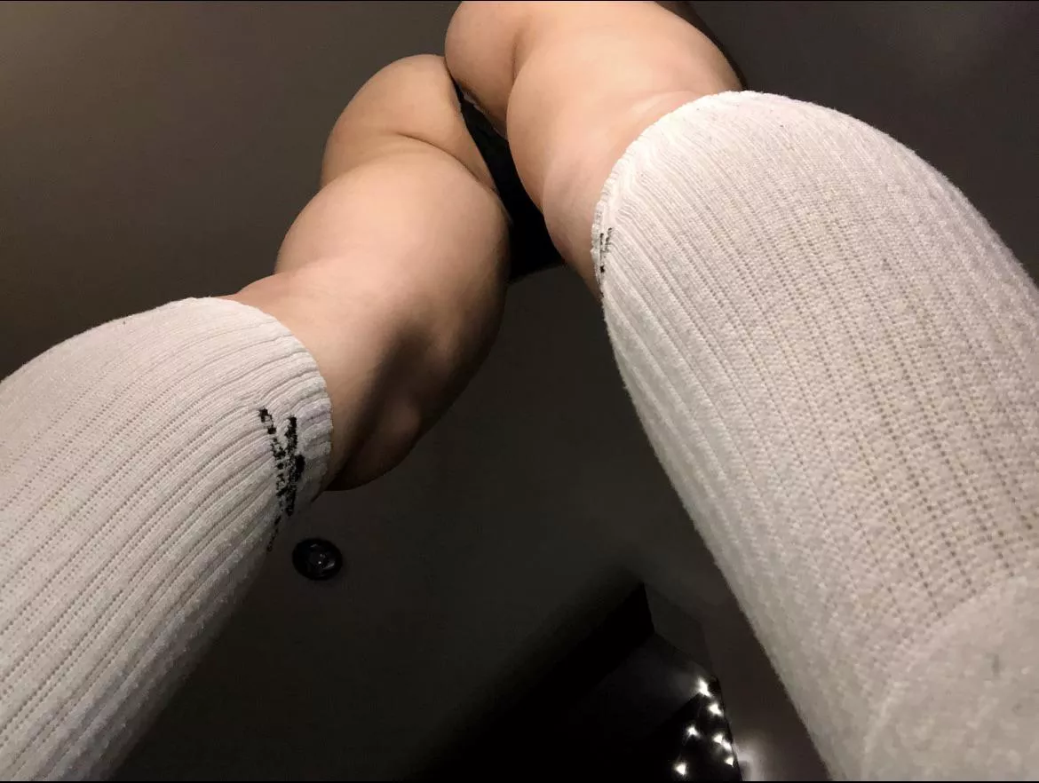 Bubble butt in socks posted by grankulkafz