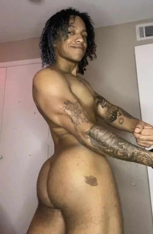 Bubble butt 💦 by Dependent_Spread580