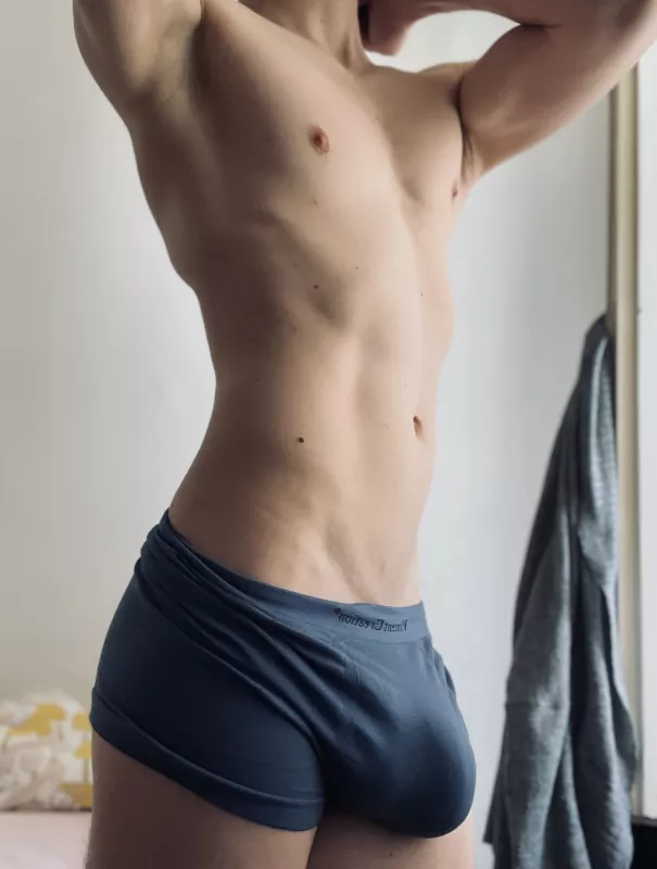 bulge from the side :) posted by MattersOfSize