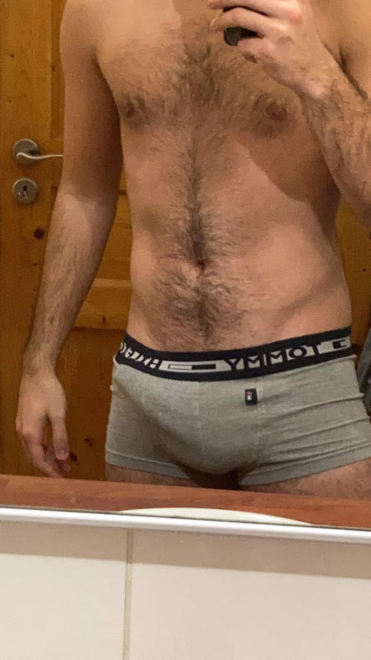 Bulge here. posted by jedjodeuiejdbd