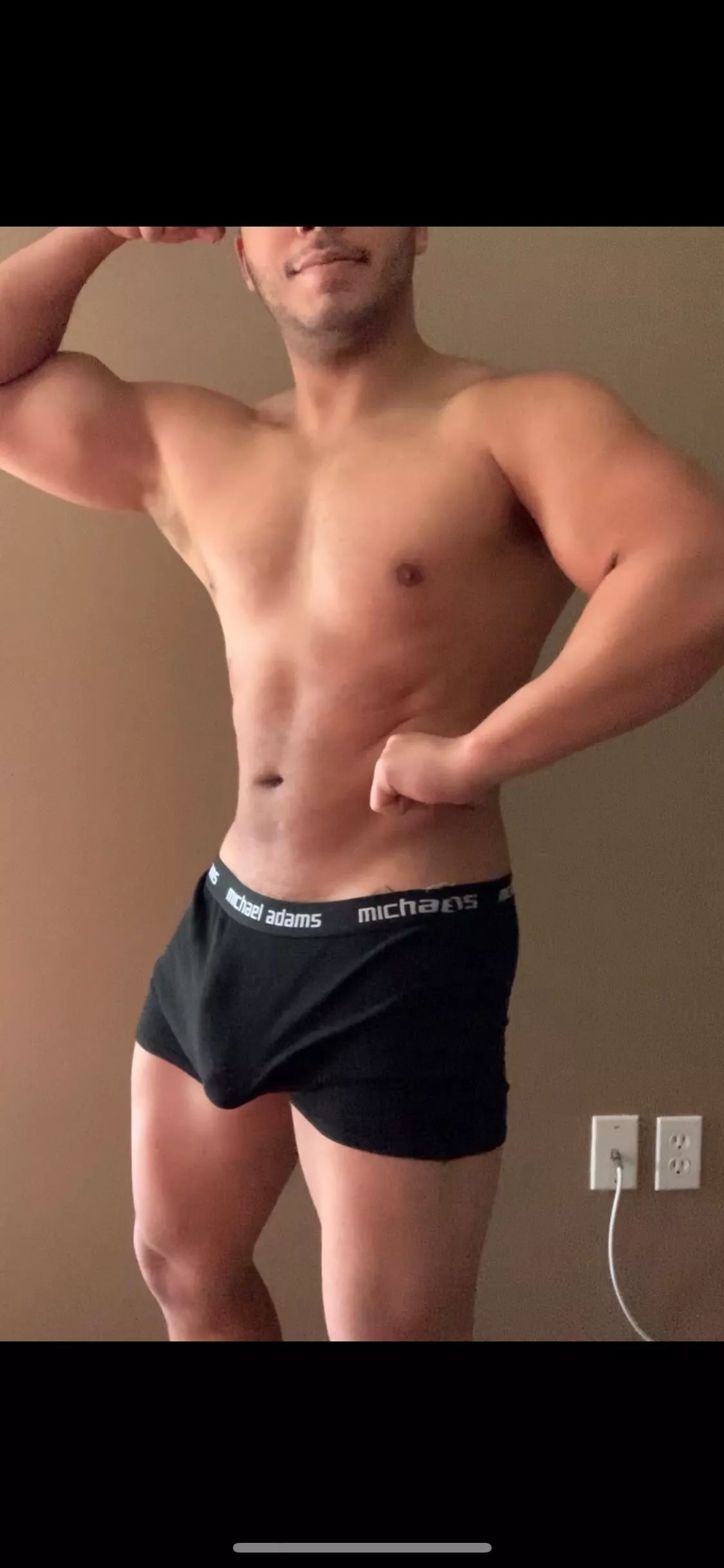 Bulges and biceps 💪🏽 posted by GRayner28