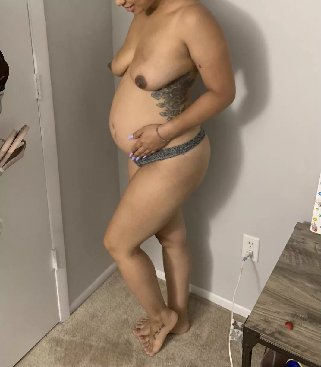 Bump looks so cute like this (: posted by prettypregnant4