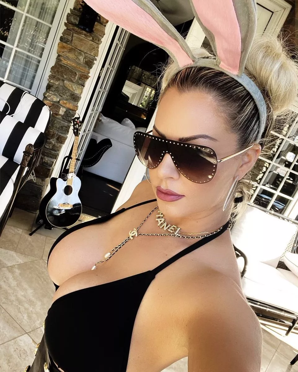 Bunny Maryse posted by F4nt4zyW0rld