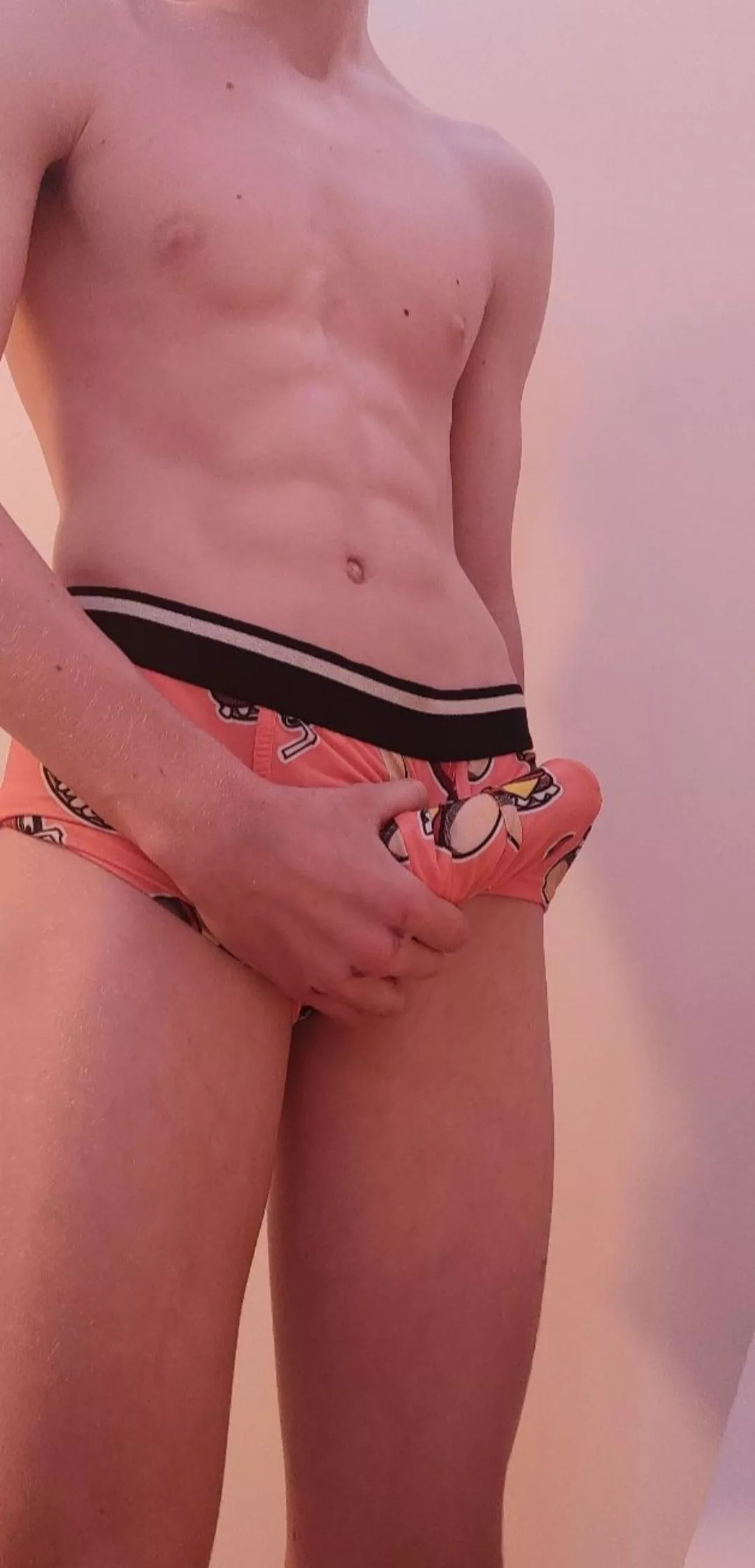 burger bulge posted by nofacecayce