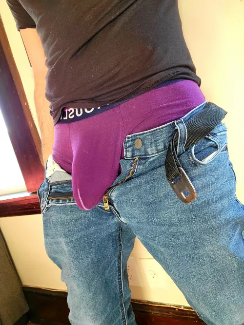 bursting at the seam by Johnny_Slamm