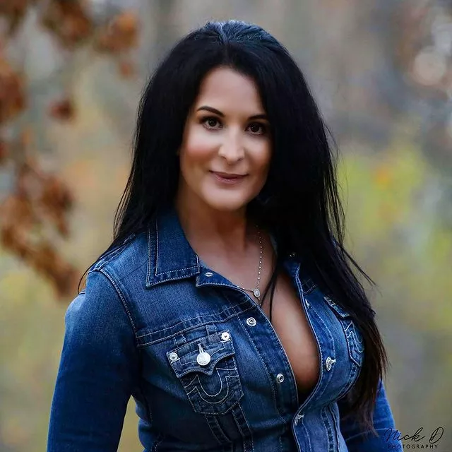 Bursting out MILF posted by CSJW-1040