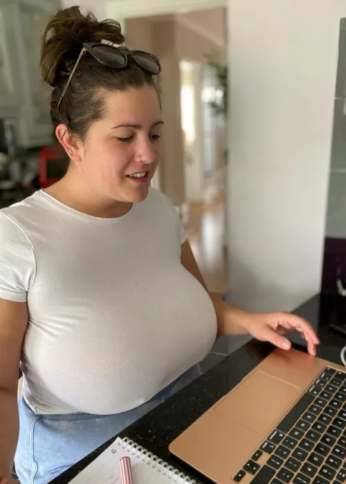 Bursting through by pennywisetheclown11