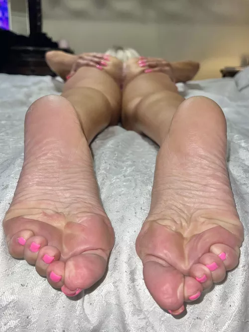 Bury your face in my holes & soles by soleful_barbie