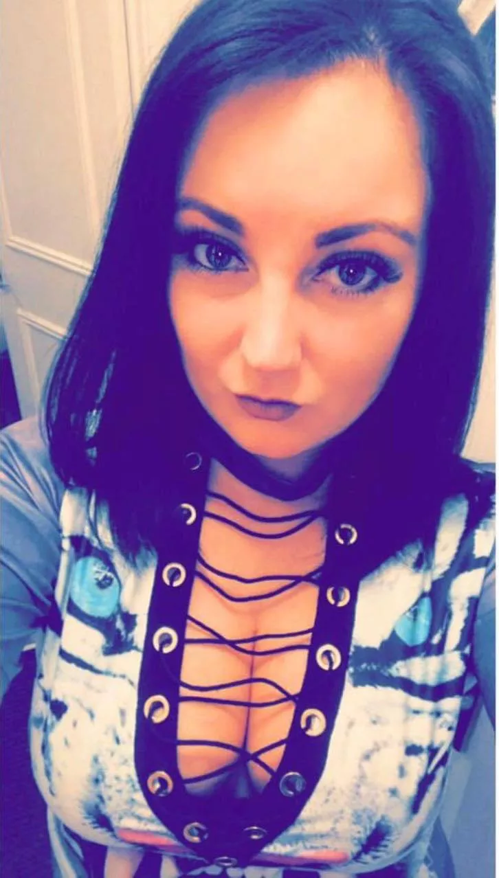 Busty aunt tell me what you’d do posted by Maleficent-River-823