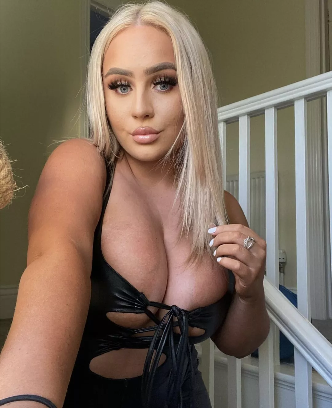 busty babe posted by explorer_indi