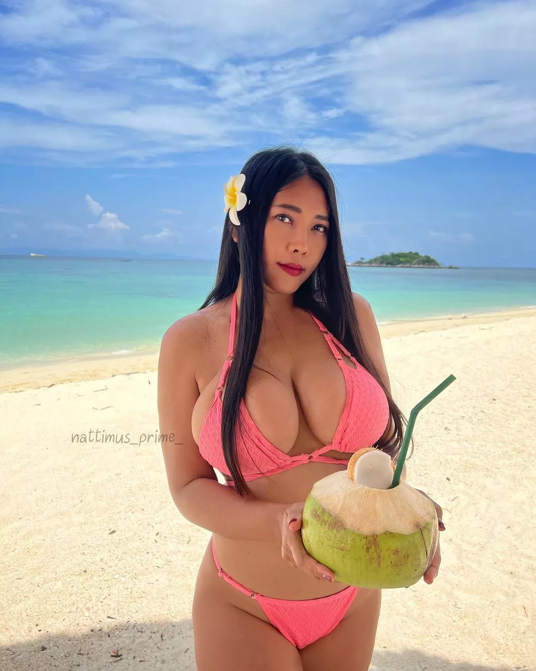 Busty babe on the beach posted by shawns777