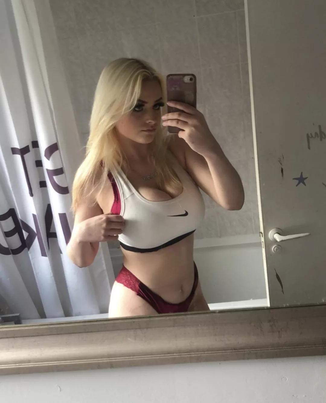 busty blonde 😍 posted by Suspicious_Travel601