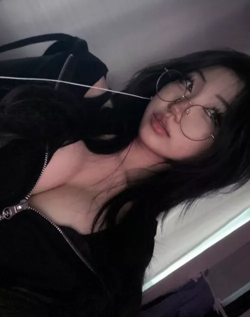 Busty cutie by EitherFunny1337