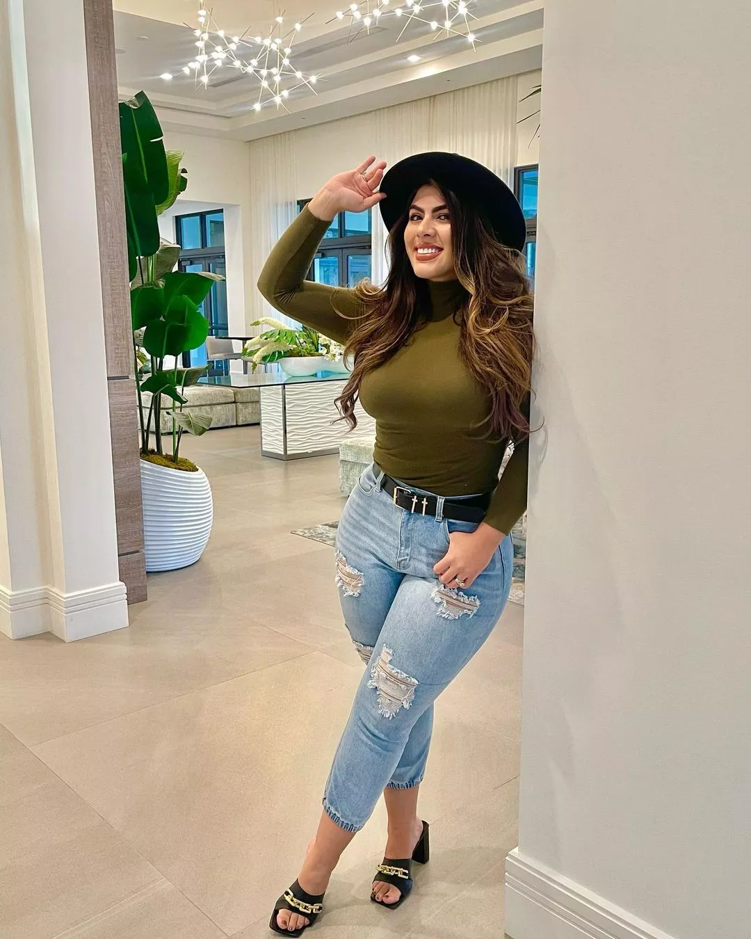 Busty Indian posted by MarijuanaAndRum