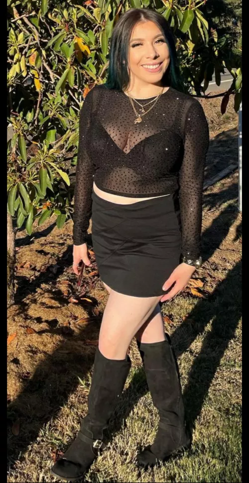 Busty latina by megamanstar74