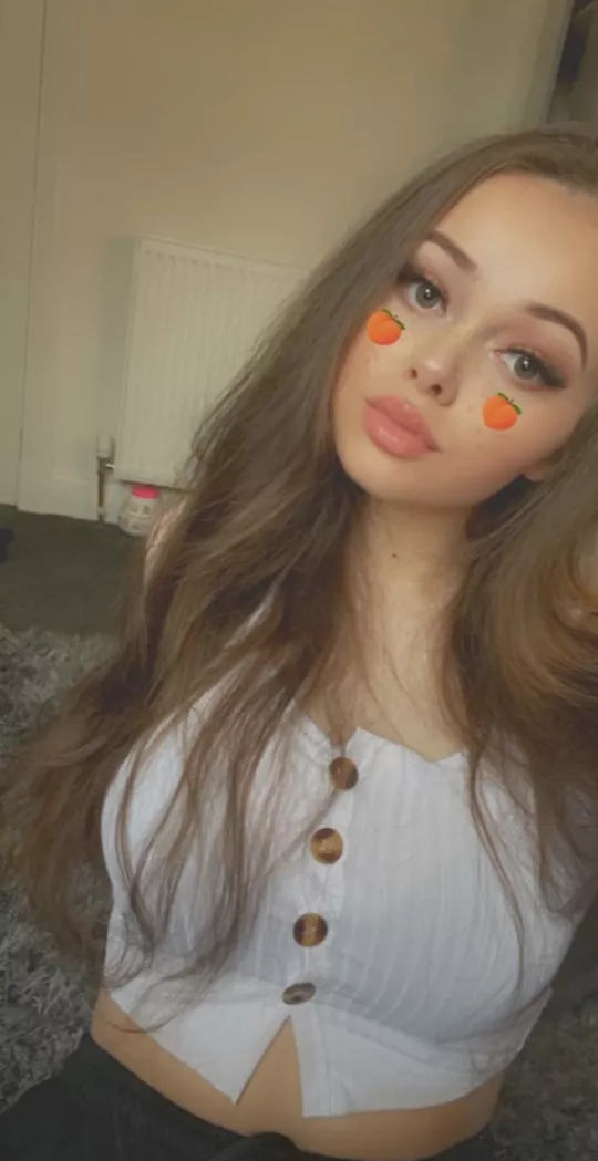 busty petite posted by explorer_indi