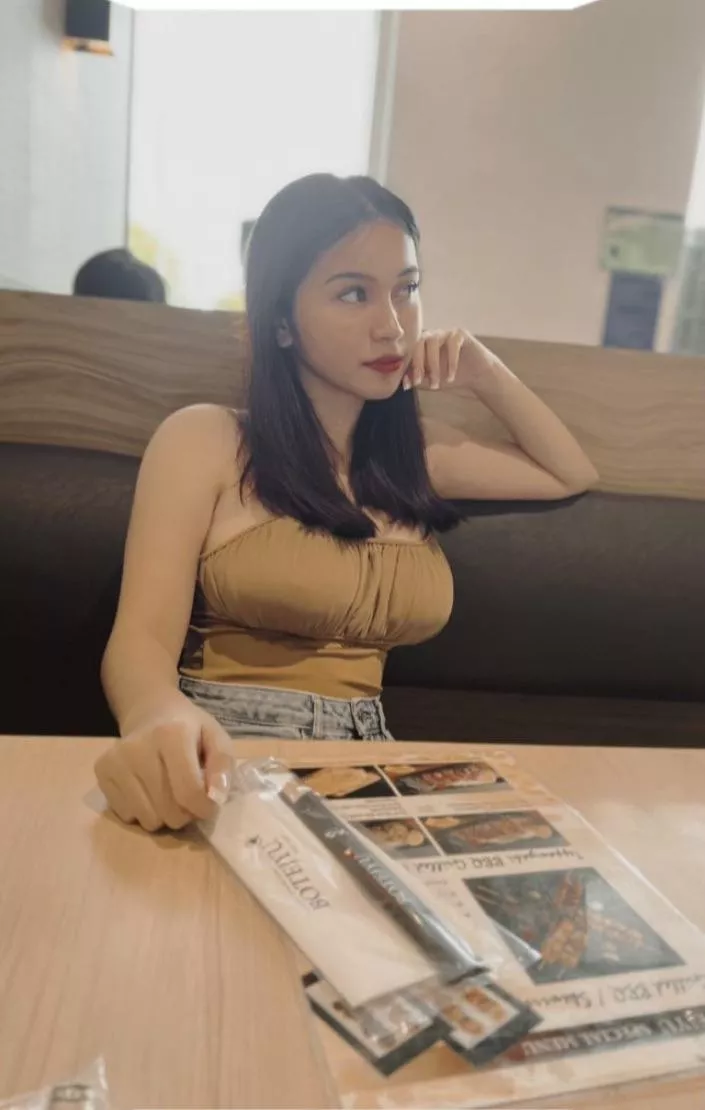 Busty Pinay posted by freelancepackage