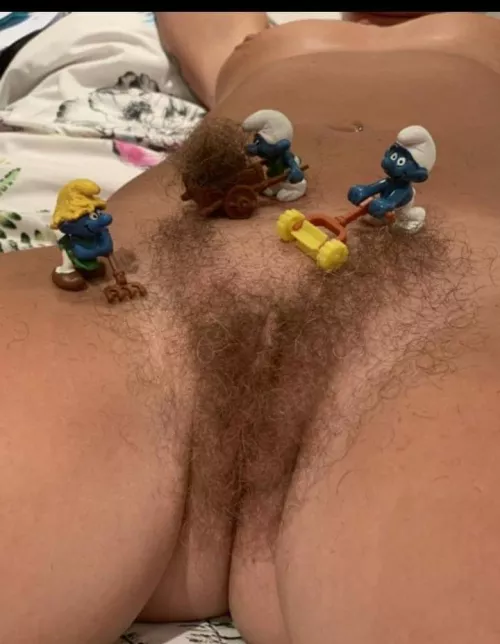 ��?Busy smurfs by dialoguebee