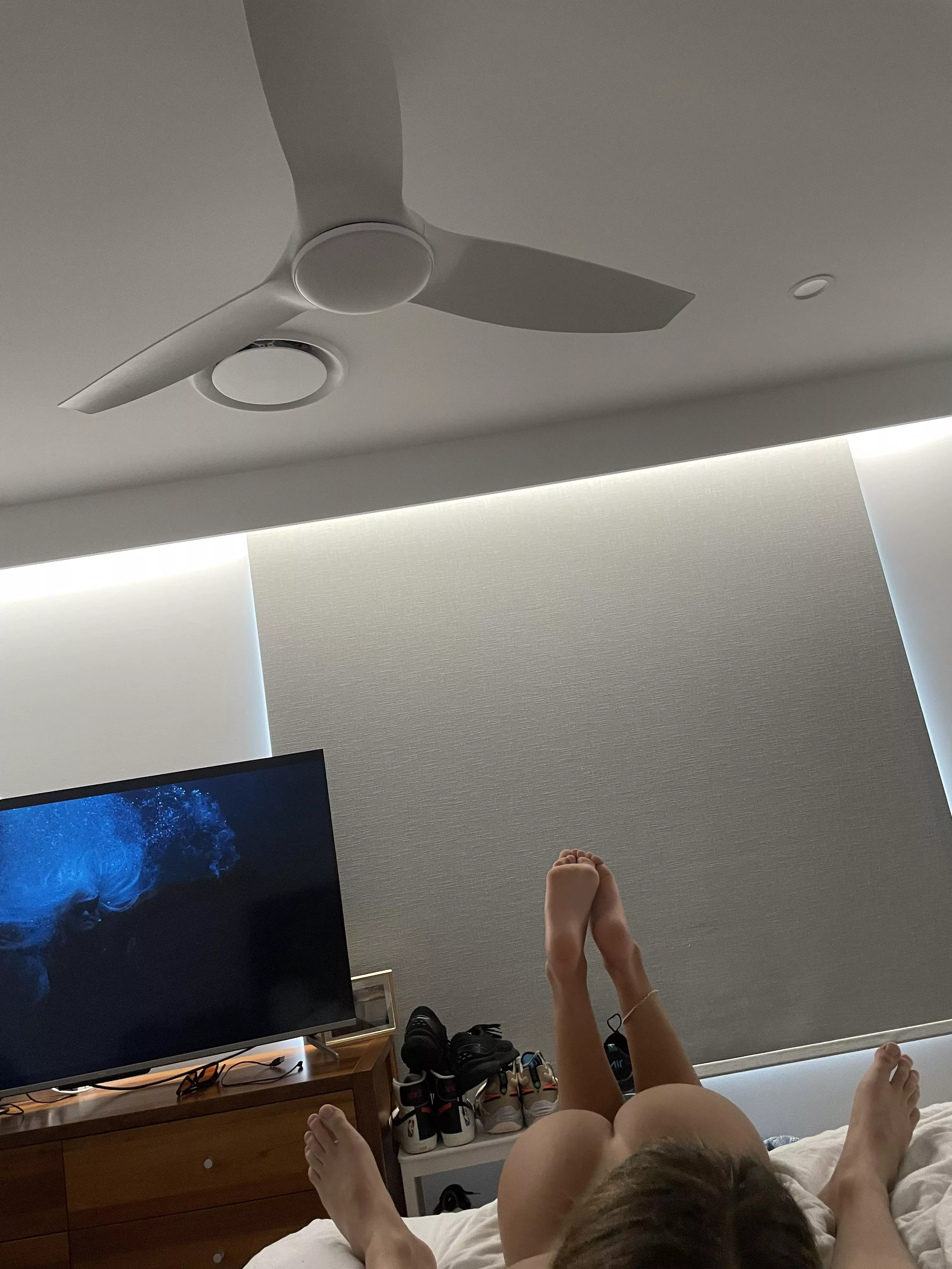 Butt and bare feet while giving head posted by amateurcouple02