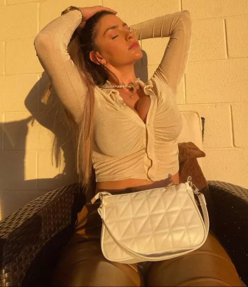 button doing its work by amerigoseven