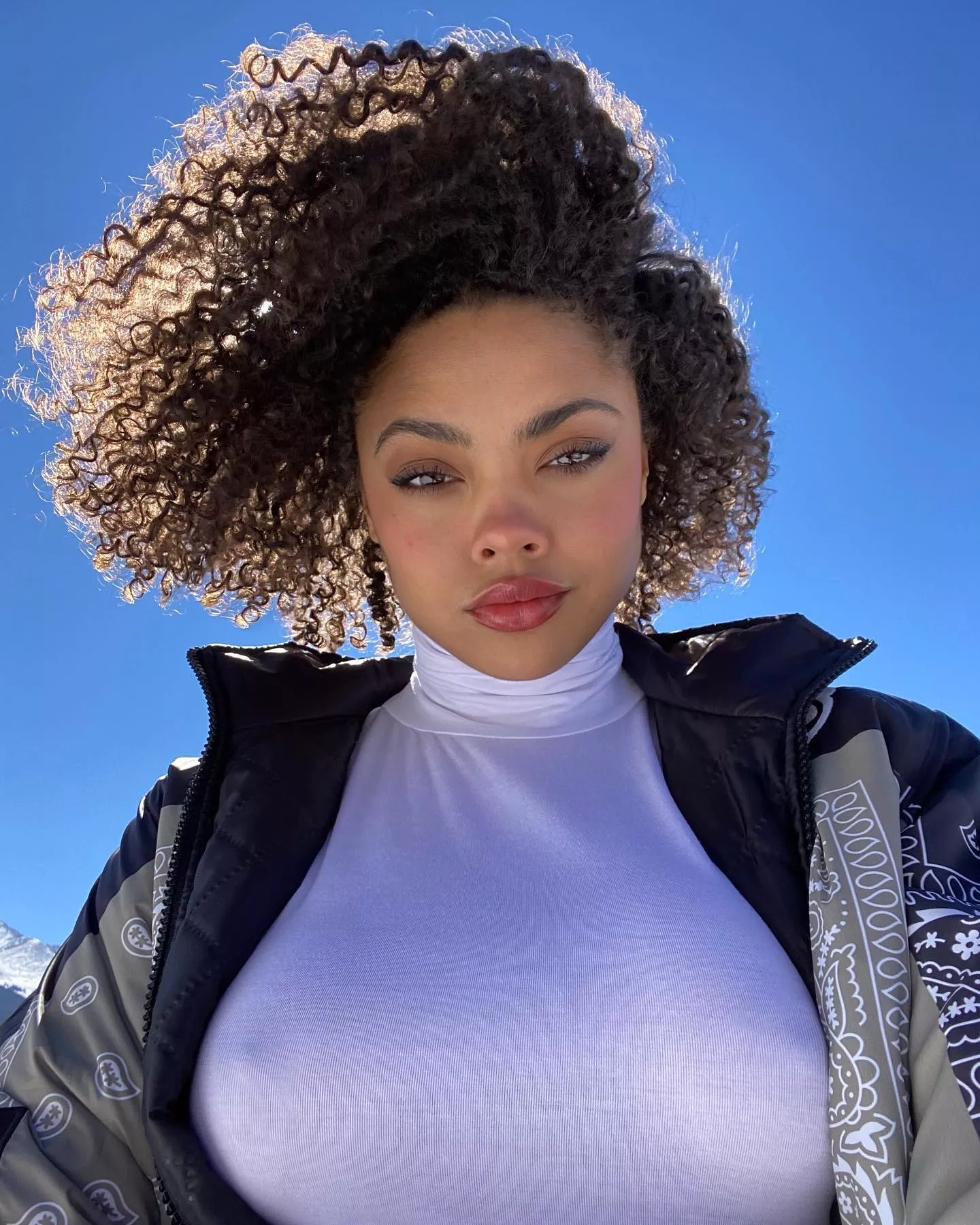 Caitlyn Mwenifumbo posted by Poualonai