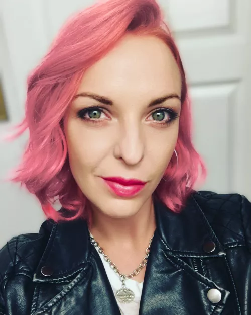 Can a gal like me get any love? by Melodynelsonxoxo