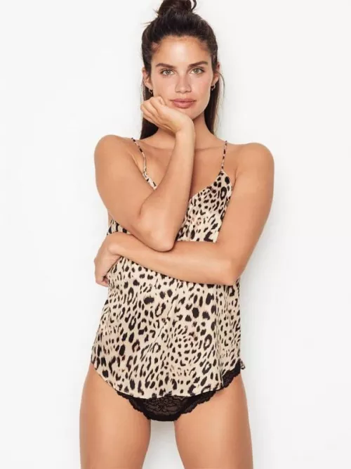 Can any of you help me with Sara Sampaio? by sevenstrokes