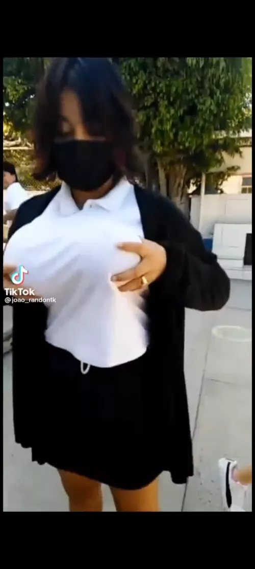 Can anybody send me the link for this or the name? by Best-dude