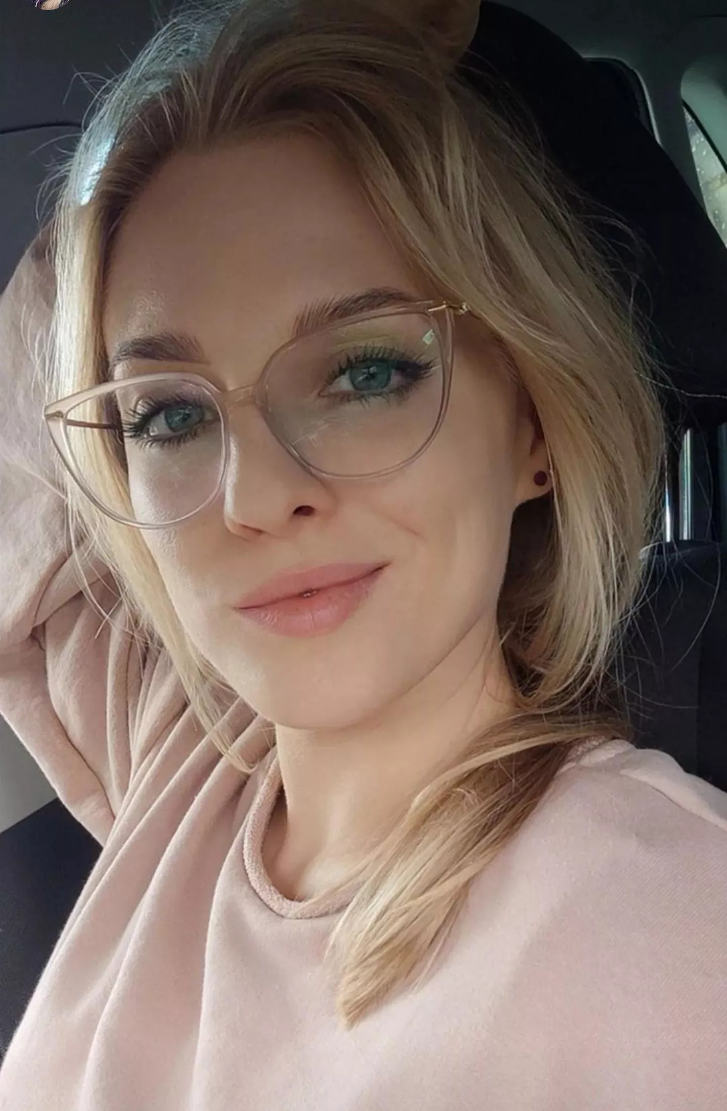 Can anyone cock her? Pretty please 🤤 posted by Vet666543