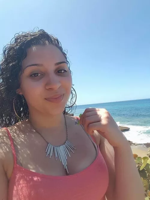 Can anyone send a video of them cumming on one of my ex's. I'll feed. Dm by reizynx