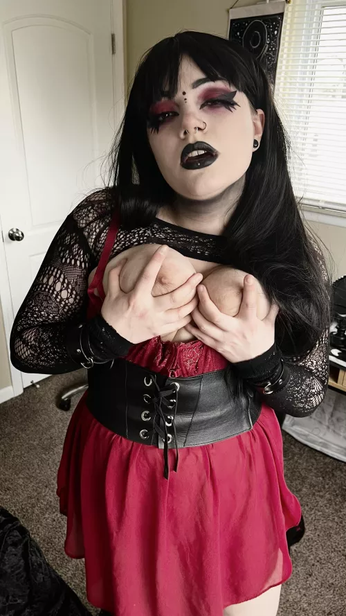 Can I be your curvy goth girlfriend? 🖤 by Forbiddennightmare