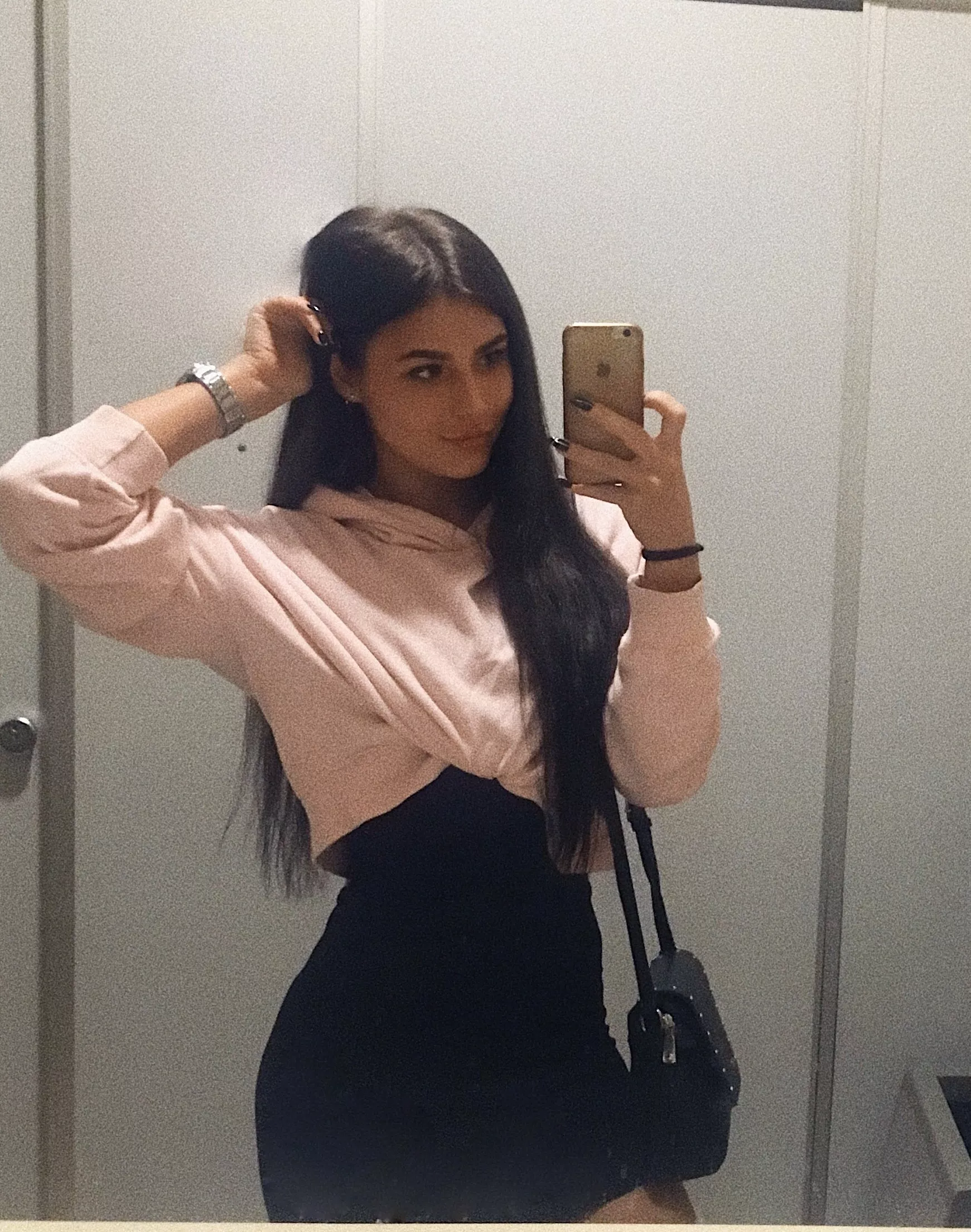 Can I be your favorite girl nice in bed?🥰 posted by brainlesssdfg