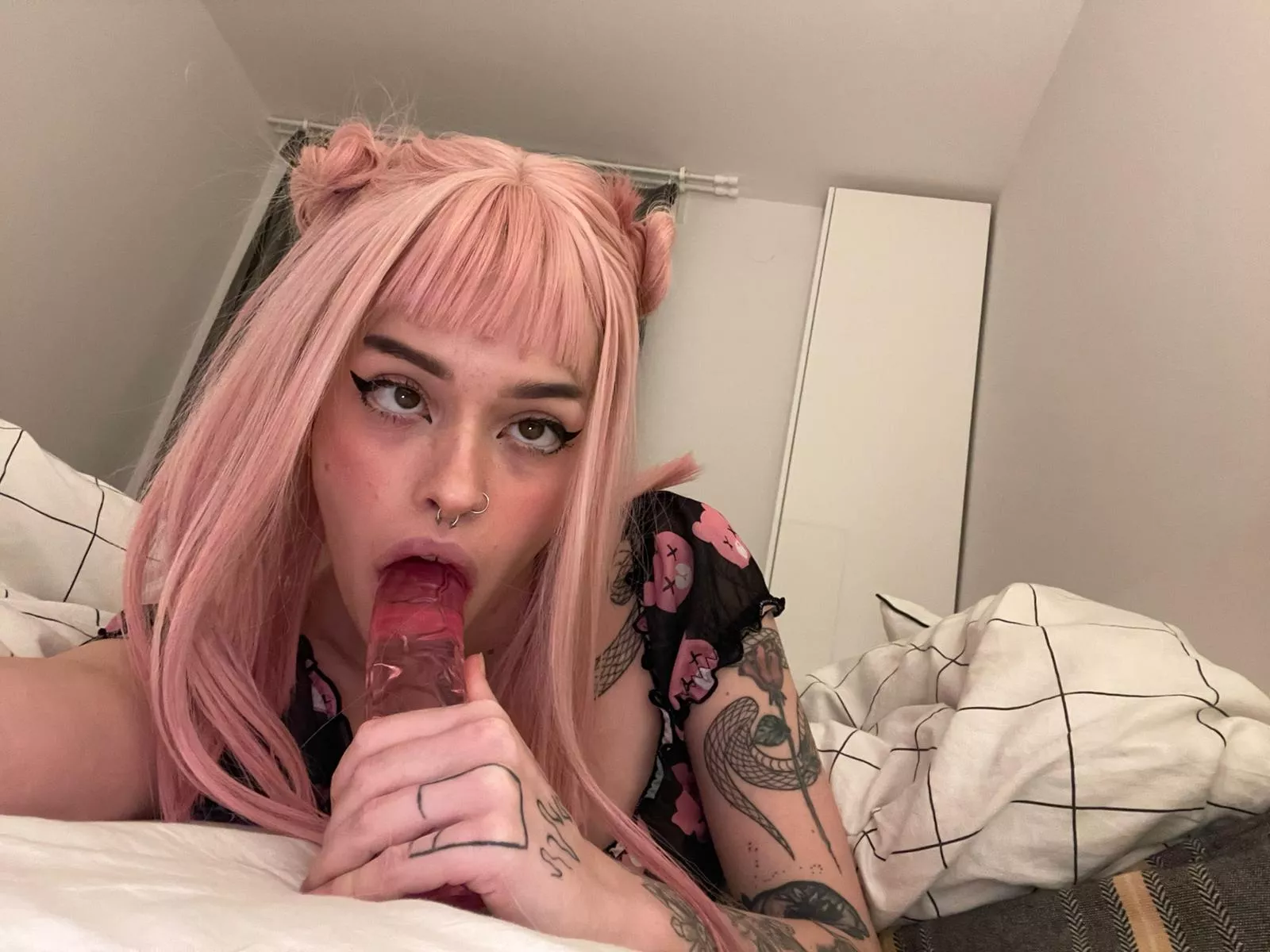 can i be your girlfriend? 👉👈 posted by Jaime_Valdez