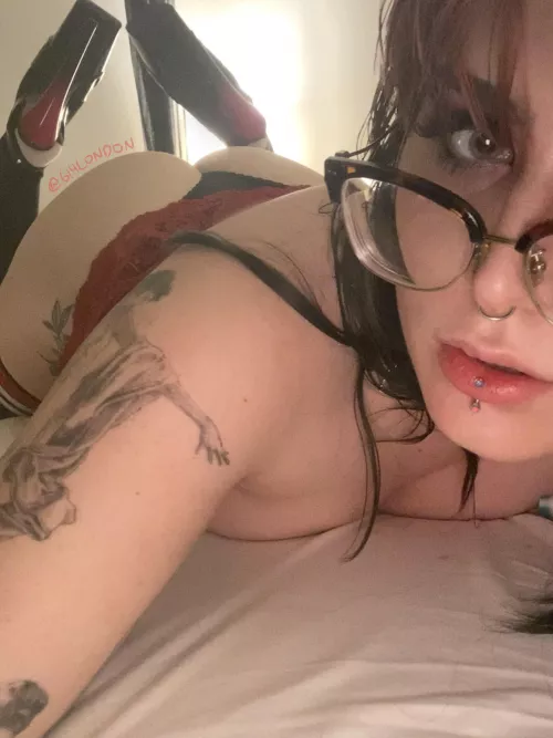 Can I be your girlfriend? I’d send you pics like this all day while your at work by London-online