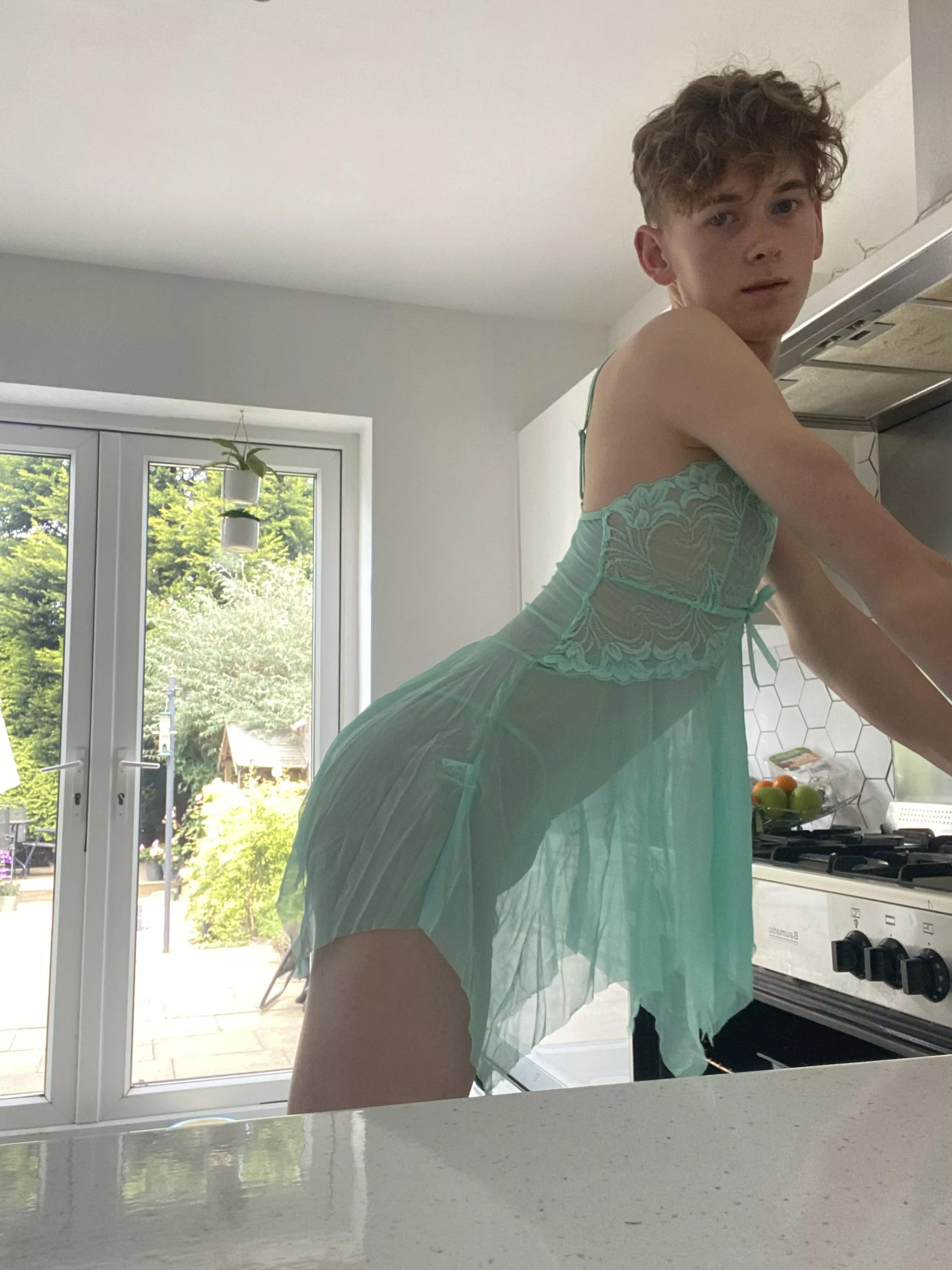 Can I be your housewife? Ill make you a snack and suck your dick posted by flynnery