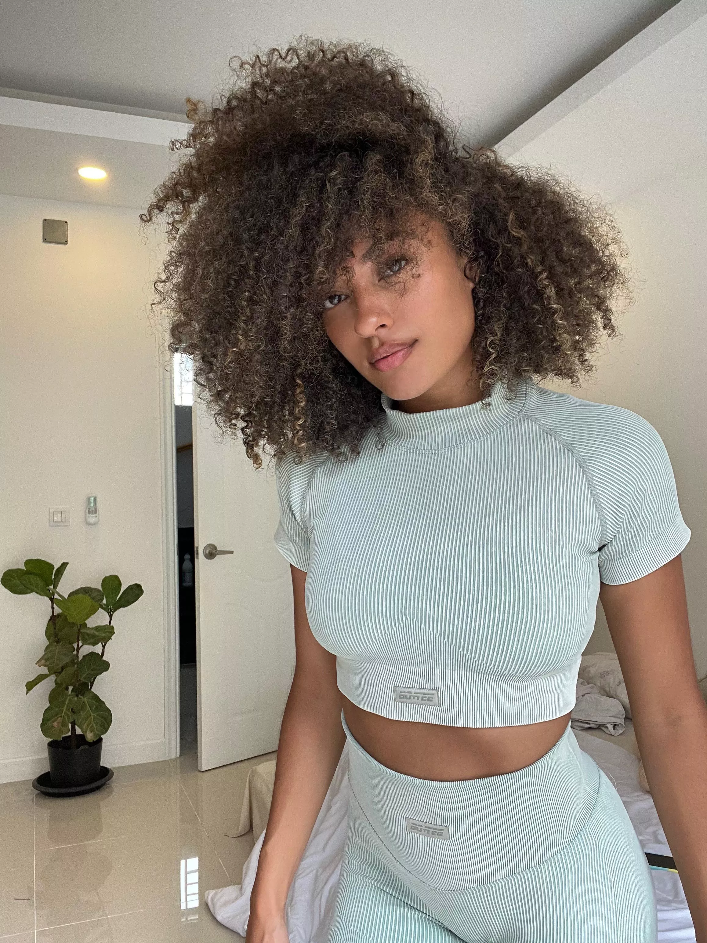 Can I distract you ? posted by giirlnextdoor