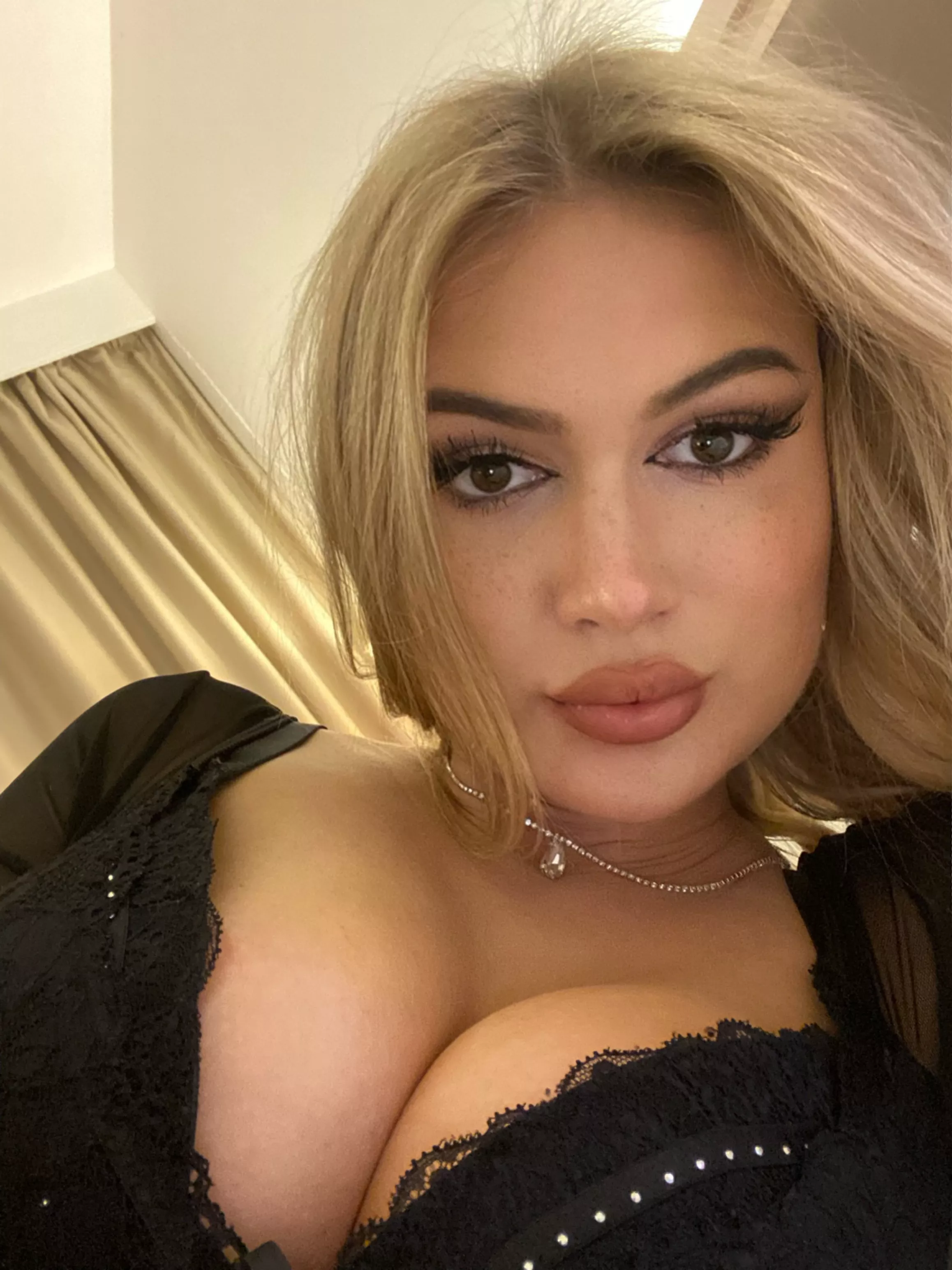 Can I get a kiss? posted by Ruscavz