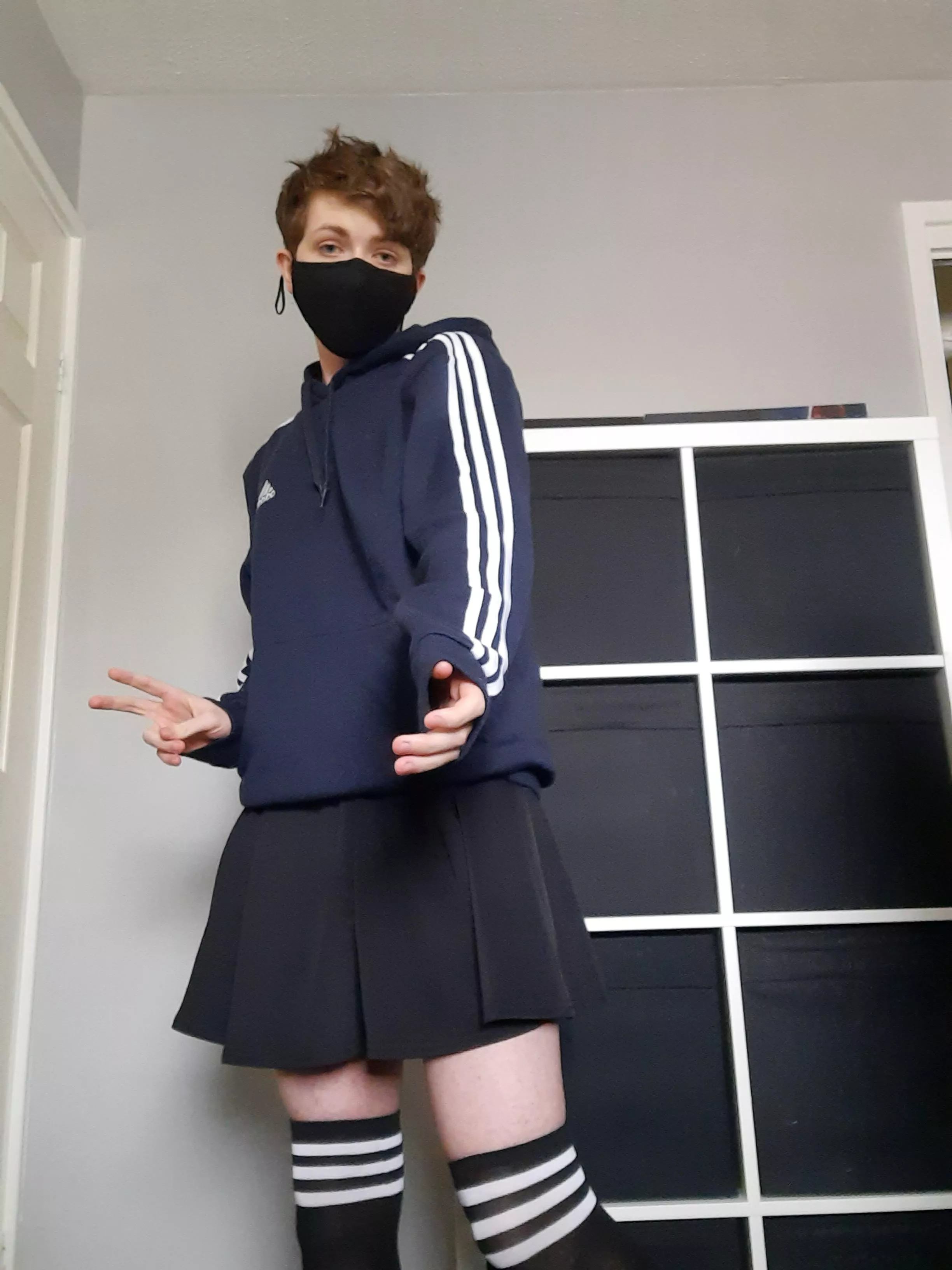 Can I hold your hand pwease? 🥺 posted by Wontorr