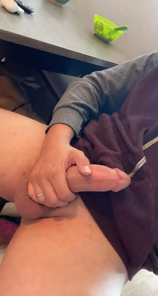 Can I keep my ring on while we fuck once the wife leaves for work? 22[M] posted by ArthurStrong99
