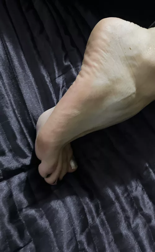 Can I put my foot on your face? 👅 by LindosPies